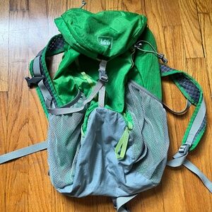REI 22 L Flash Lightweight Hiking Outdoor Small Backpack Ultralight Frameless